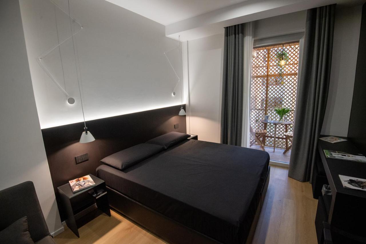 Contemporaneamente 147 - Modern & Comfort Rooms Барі Екстер'єр фото