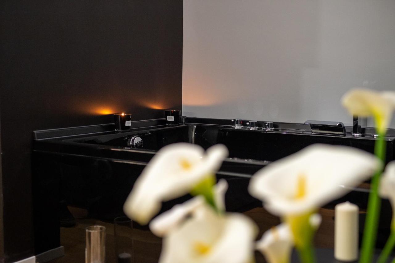 Contemporaneamente 147 - Modern & Comfort Rooms Барі Екстер'єр фото