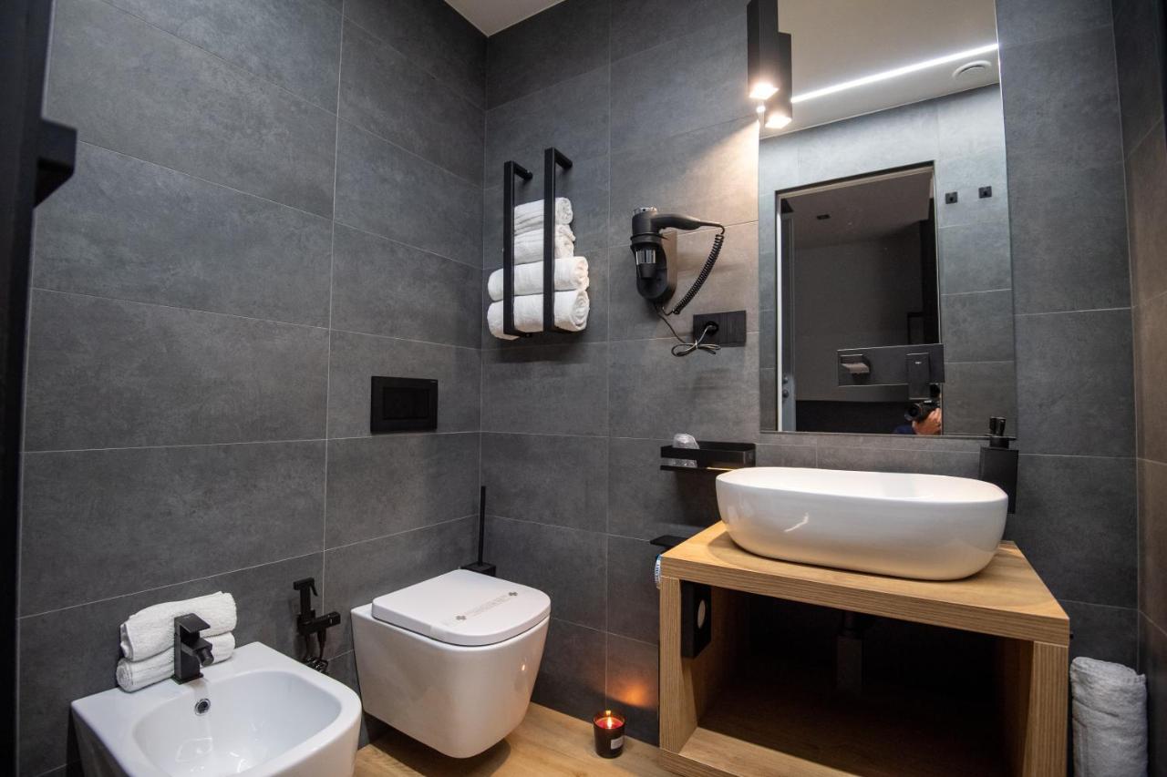 Contemporaneamente 147 - Modern & Comfort Rooms Барі Екстер'єр фото