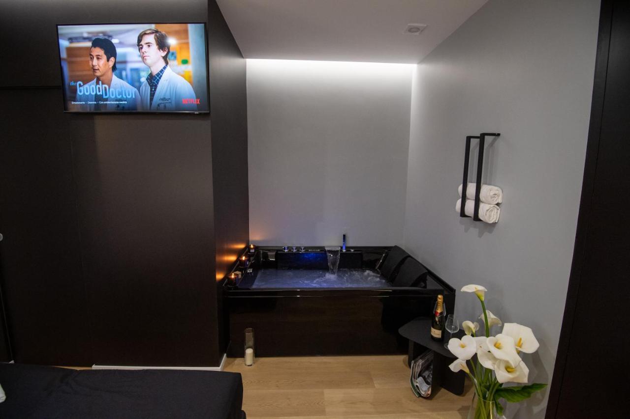 Contemporaneamente 147 - Modern & Comfort Rooms Барі Екстер'єр фото
